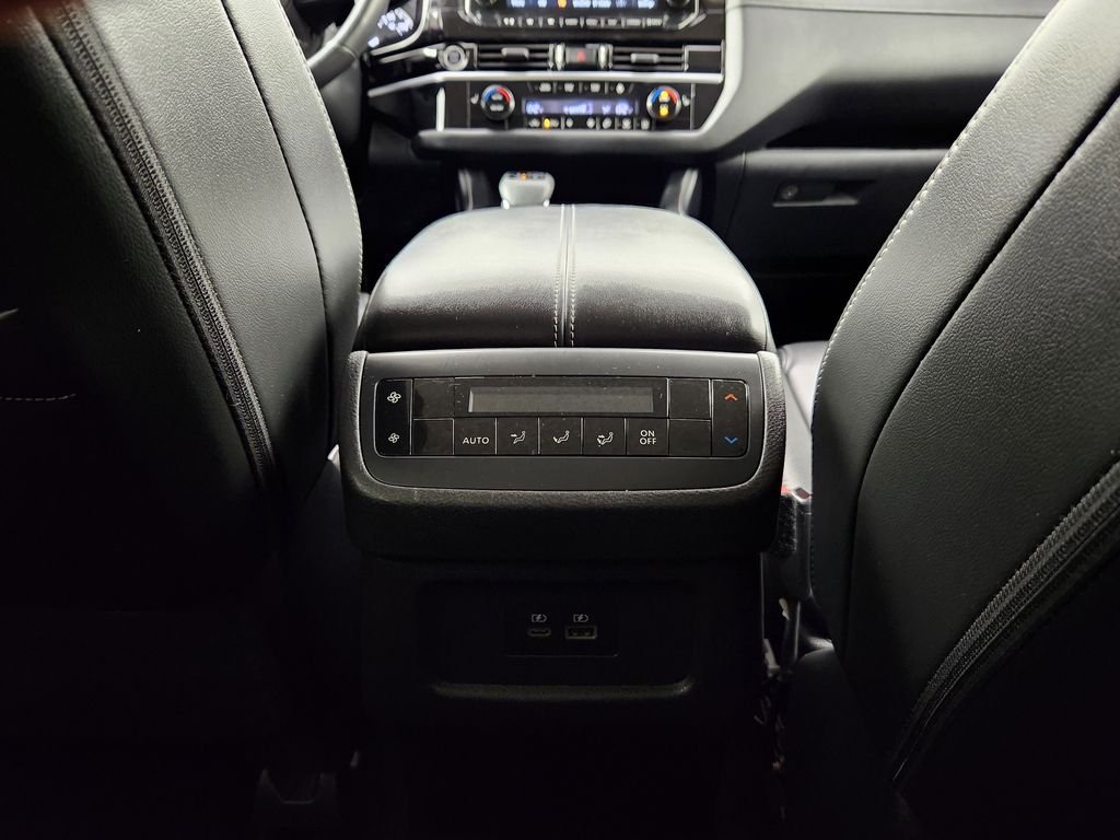 2023 Nissan Pathfinder SL - Photo 16