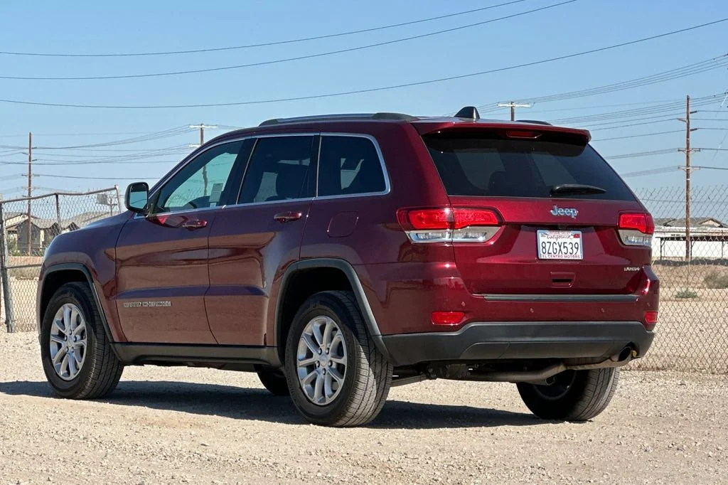 Used 2021 Velvet Red Pearlcoat Jeep Laredo E image 7