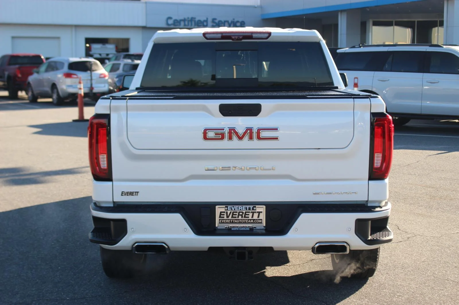 Used 2021 WHITE FROST TRICOAT GMC Denali image 6