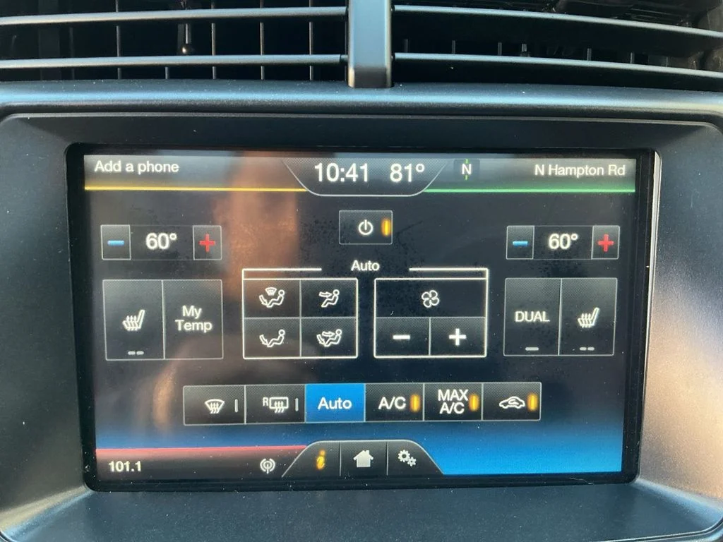 Used 2011 White Ford Limited image 19
