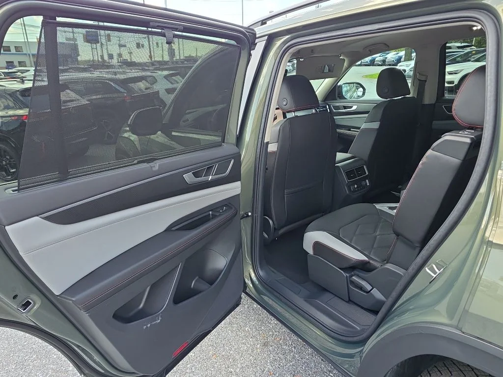 New 2026 Avocado Green Pearl Volkswagen 2.0T Peak Edition image 29