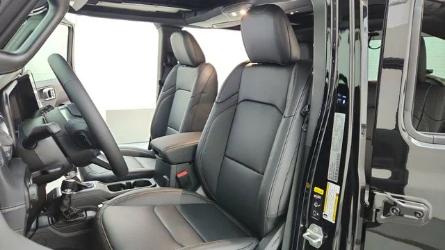 New 2026 Black Clear-Coat Exterior Paint Jeep Sahara image 19