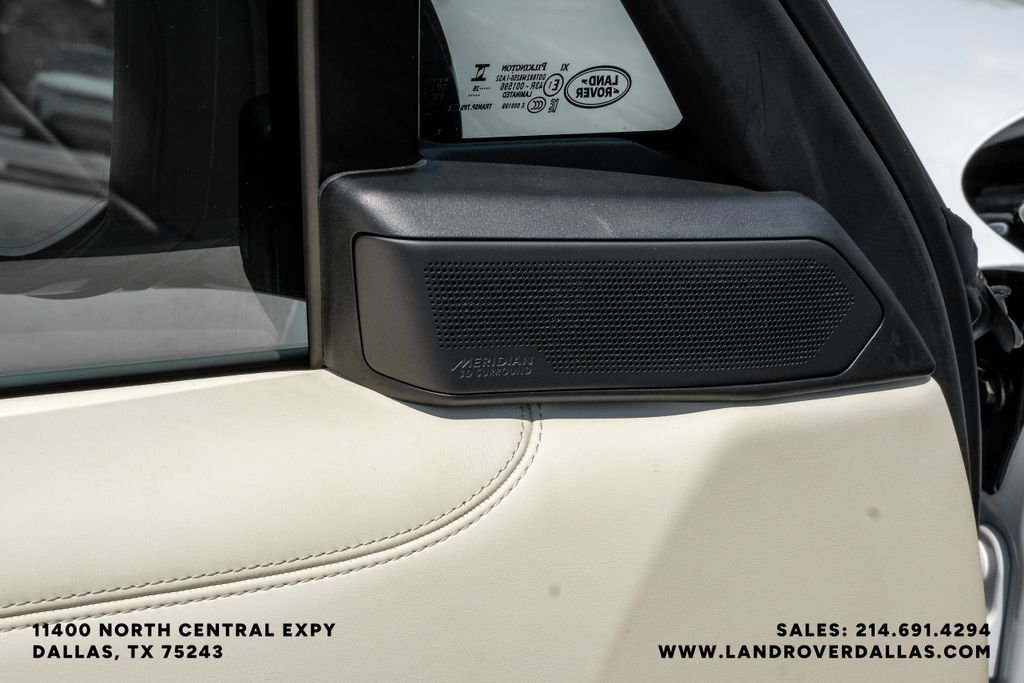 New 2027 Fuji White Land Rover SE image 43