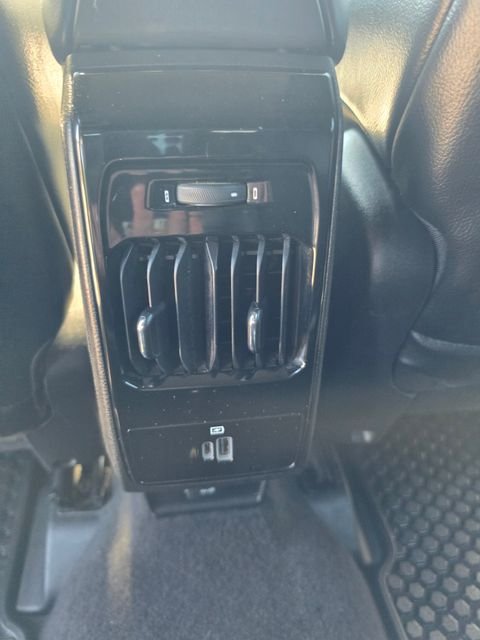 Used 2023 Silver Jeep Latitude image 11