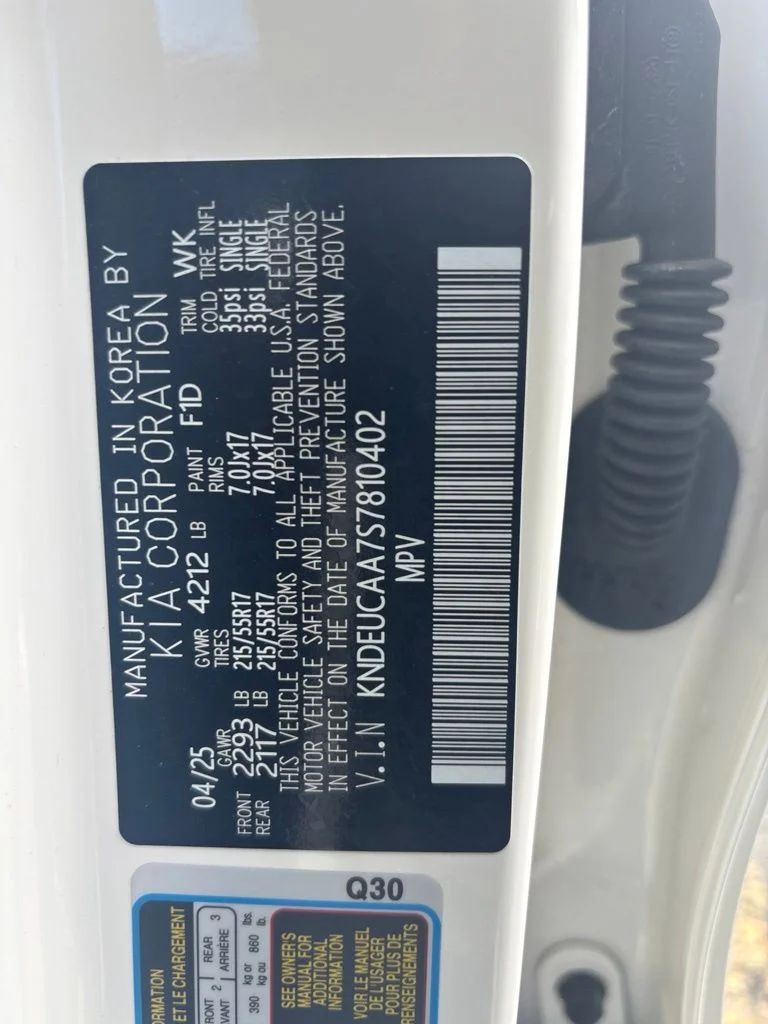 Used 2025 White Kia S image 3