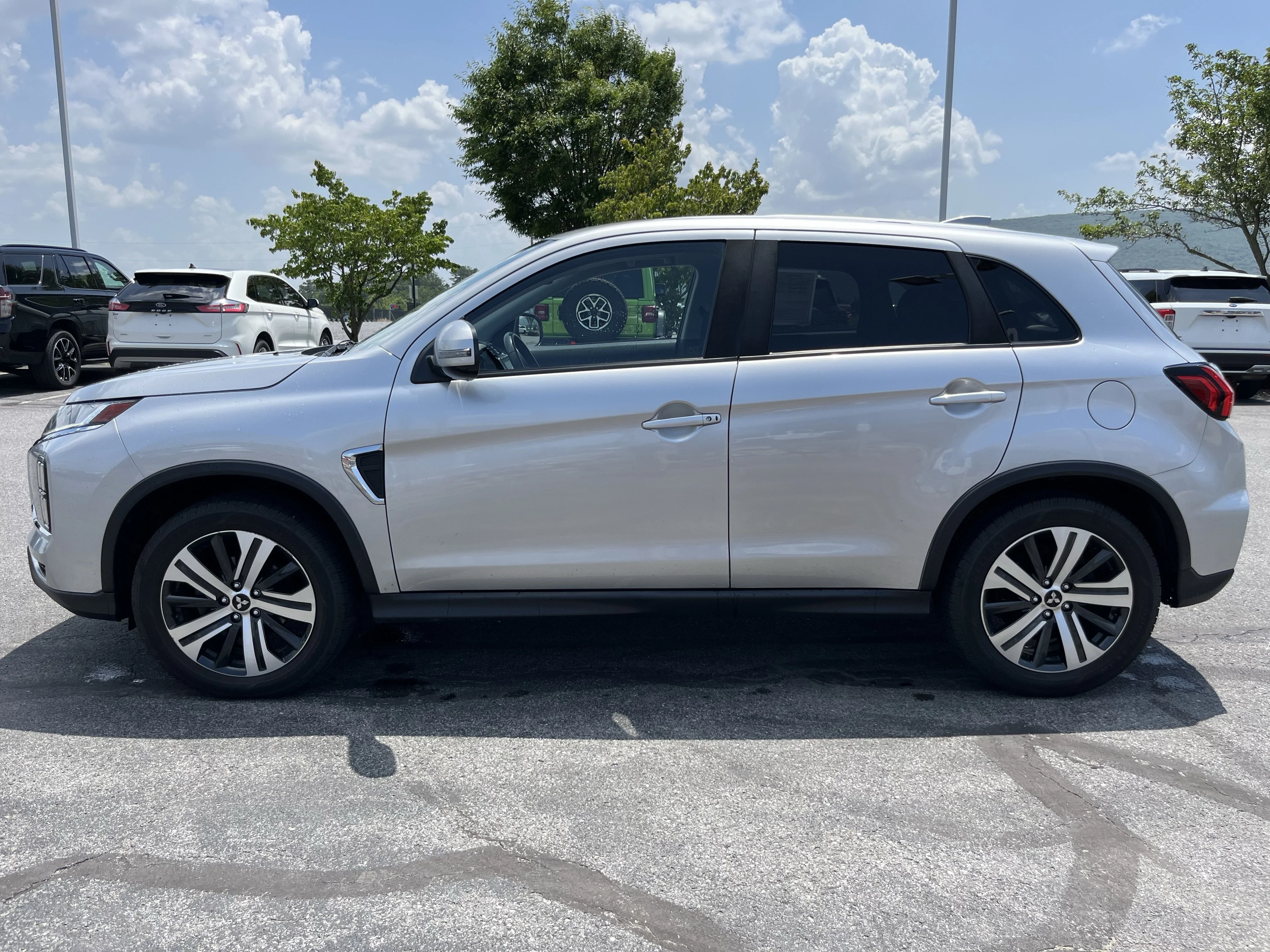 Used 2020 Alloy Silver Metallic Mitsubishi  image 9