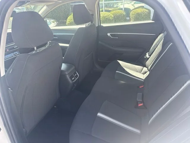 Used 2023 White Hyundai SEL image 18