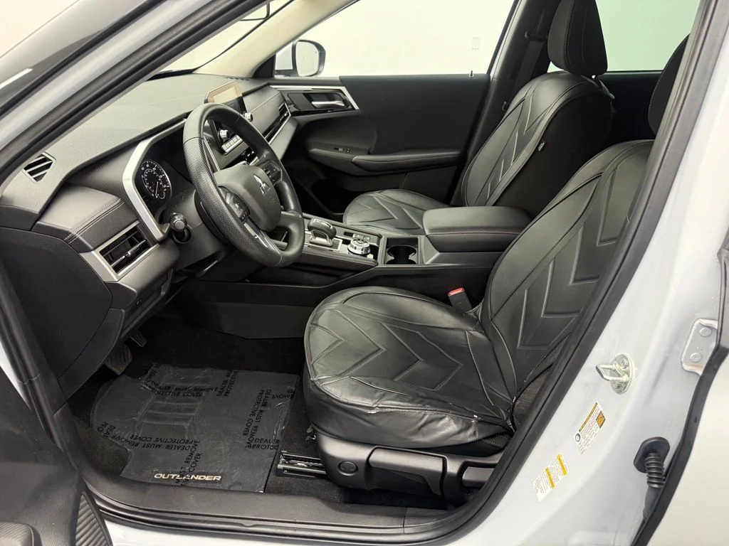 Used 2023  Mitsubishi ES image 18