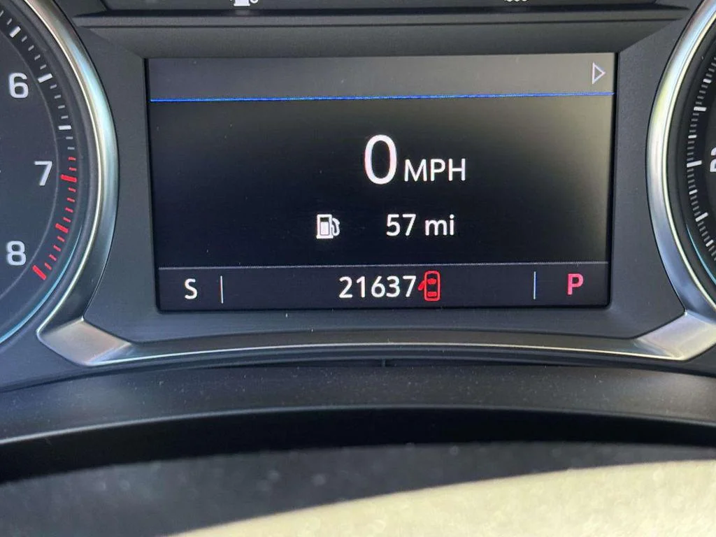 Used 2023 Black Cherry Metallic Chevrolet FWD LT Cloth image 27