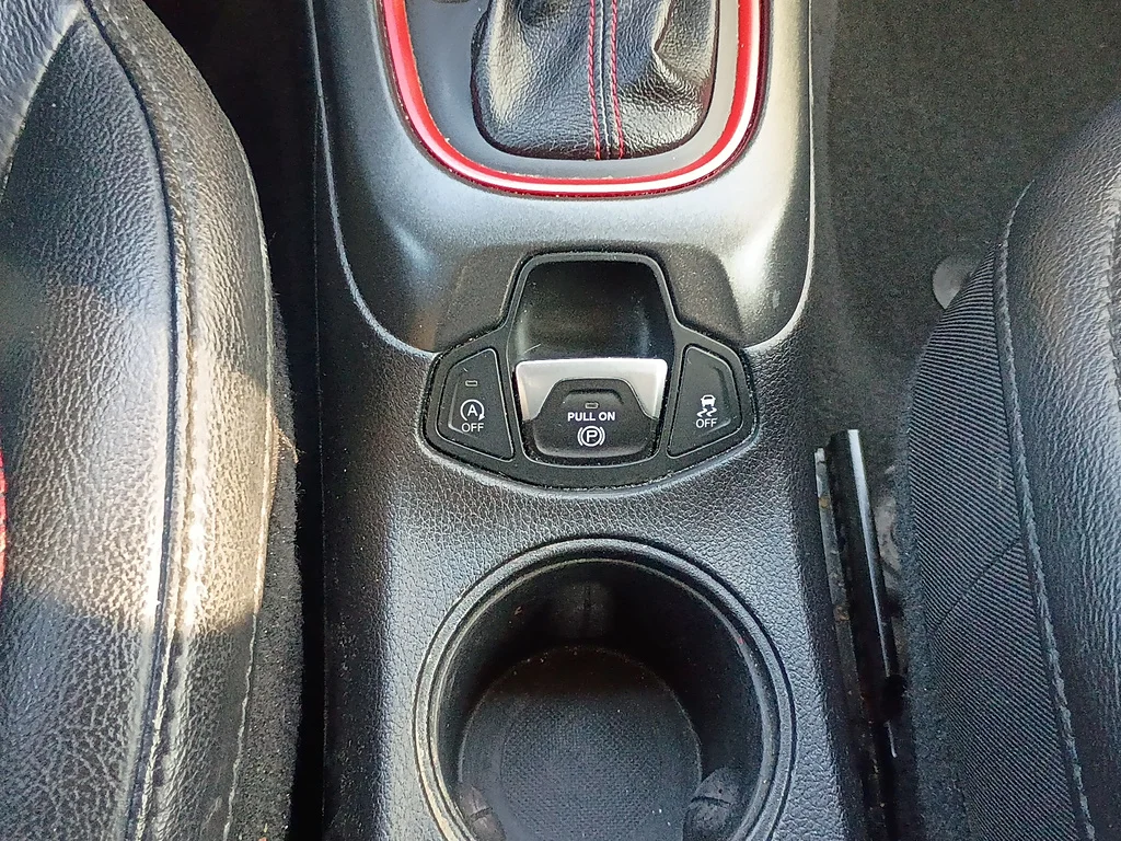 Used 2019 White Clear Coat Jeep Trailhawk image 24
