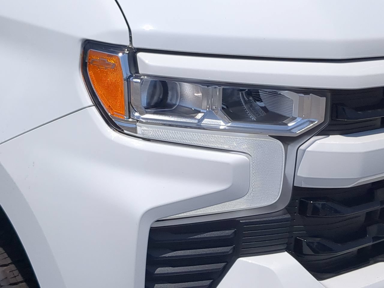 New 2026 Summit White Chevrolet RST image 9