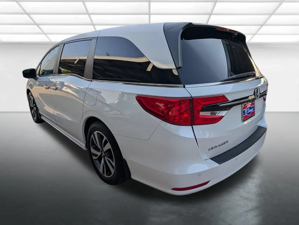Used 2021  Honda Touring image 2