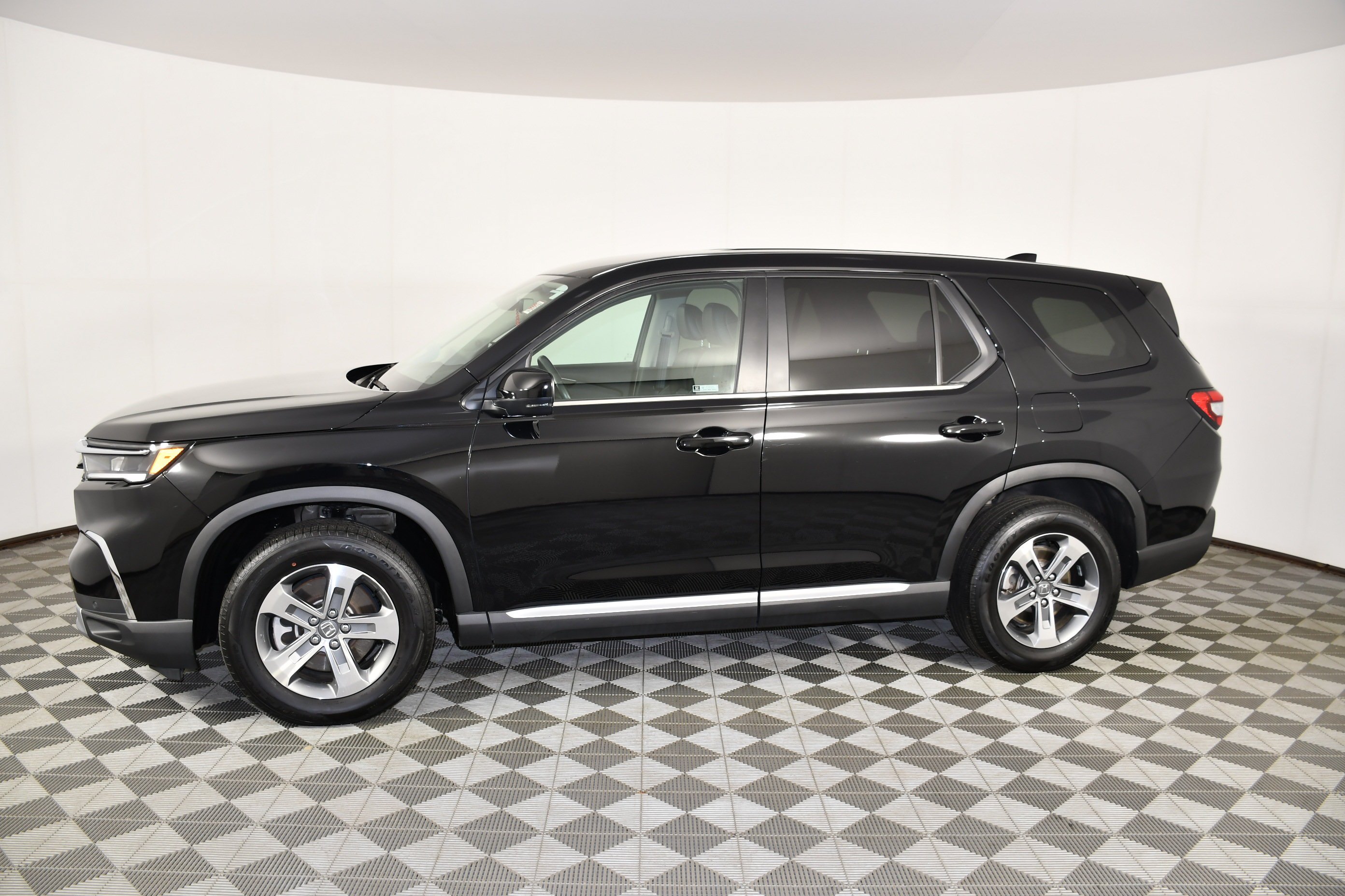 Used 2024 Crystal Black Pearl Honda EX-L 8 Passenger image 8