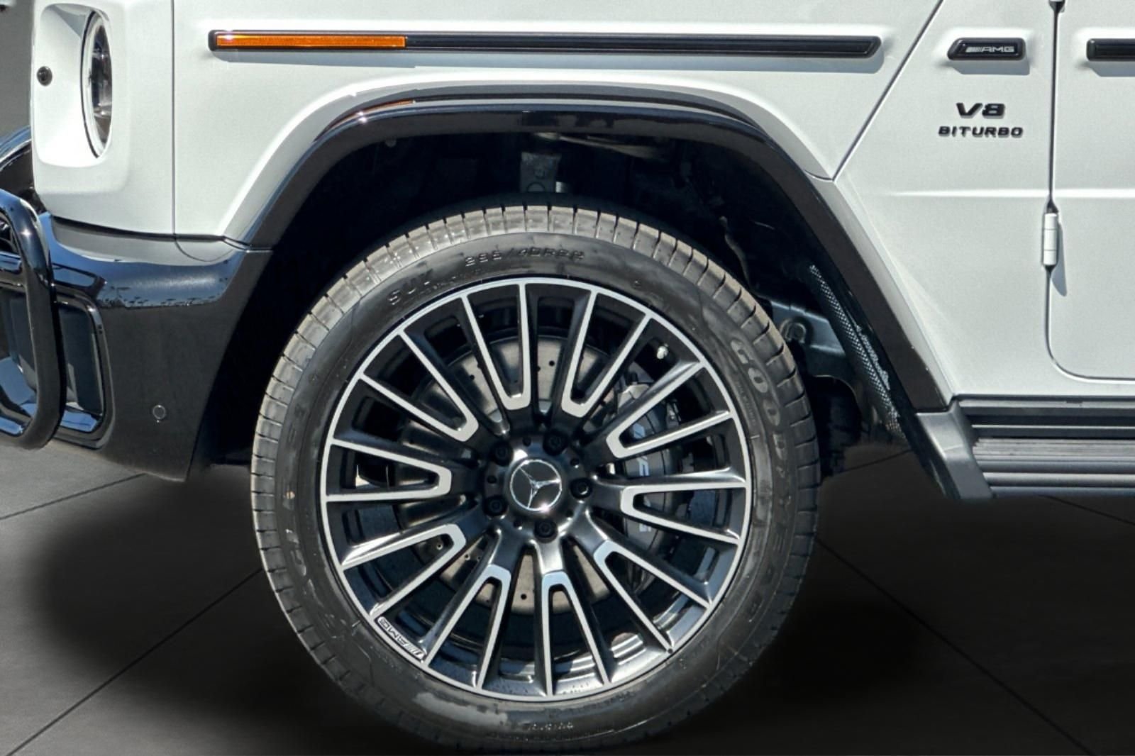 New 2026 MANUFAKTUR Moonlight White Metallic Mercedes-Benz G 63 AMG® image 3