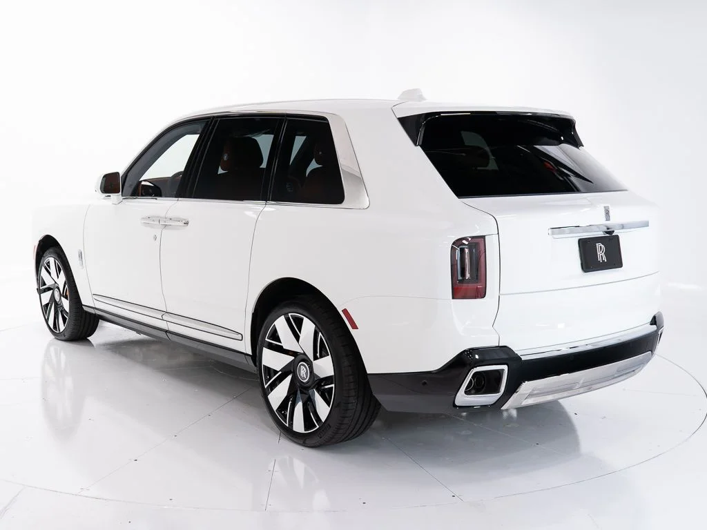 New 2026 English White Rolls-Royce  image 3