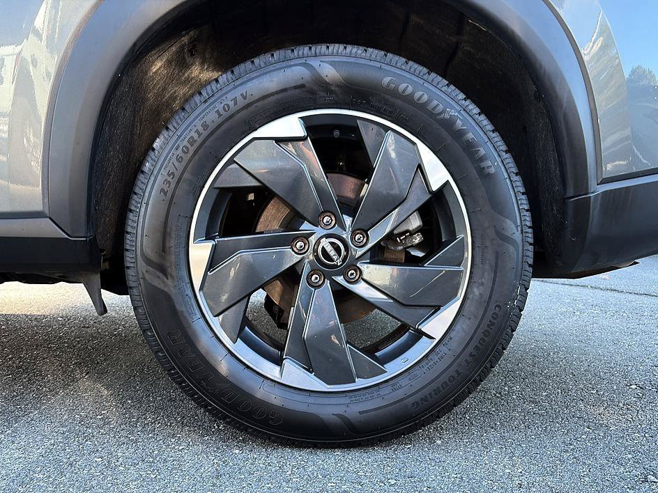Used 2025 Gun Metallic Nissan SV image 10