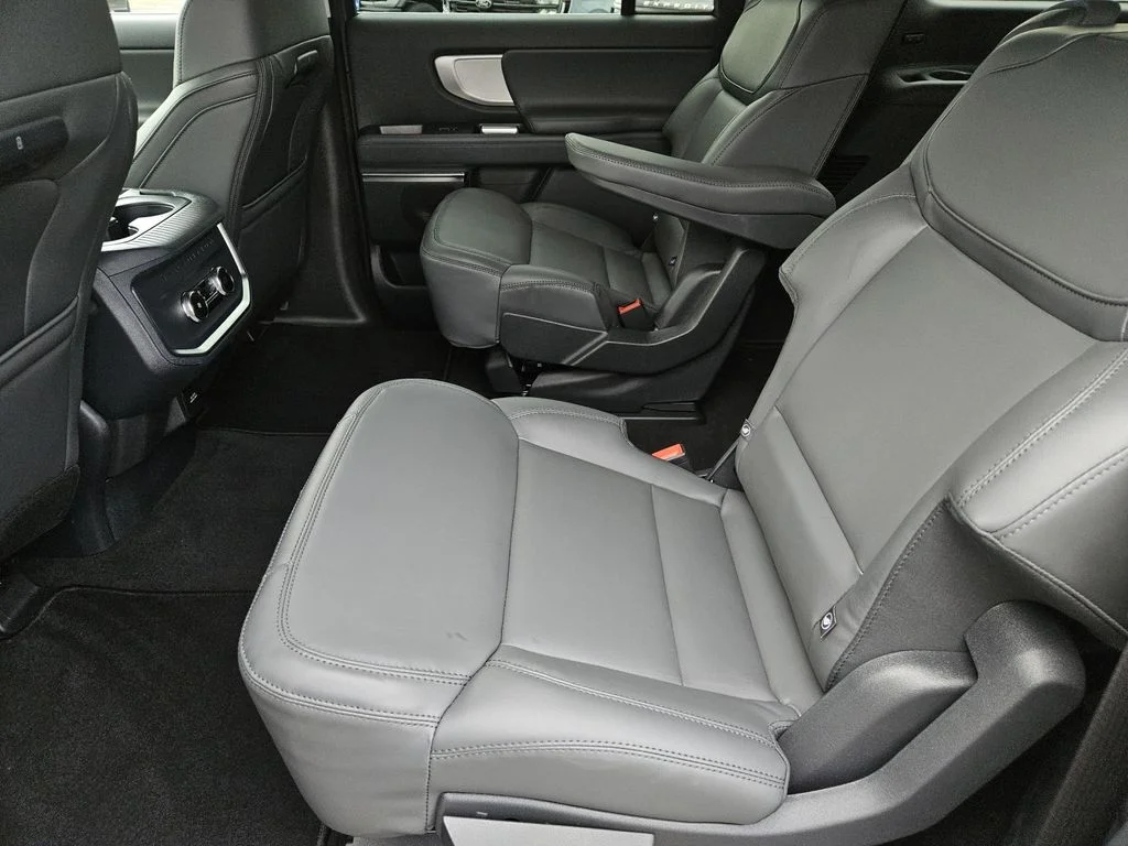 New 2026 Star White Metallic Tri-Coat Ford MAX Active image 28