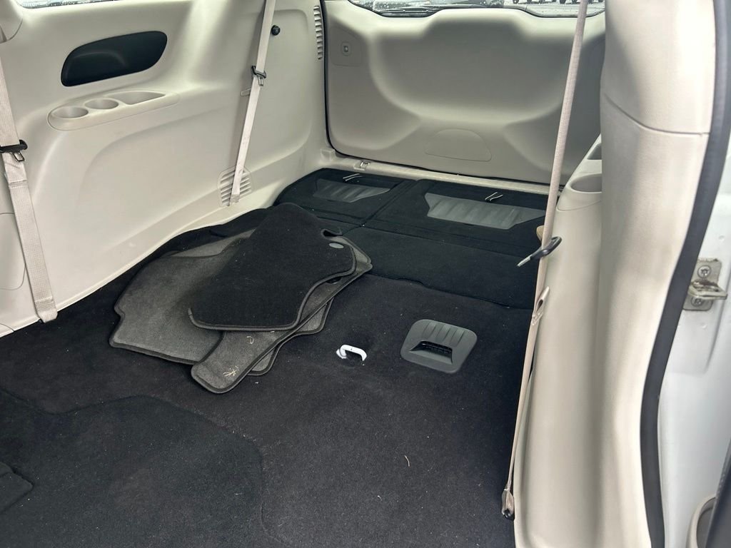Used 2023 White Chrysler Touring L image 15