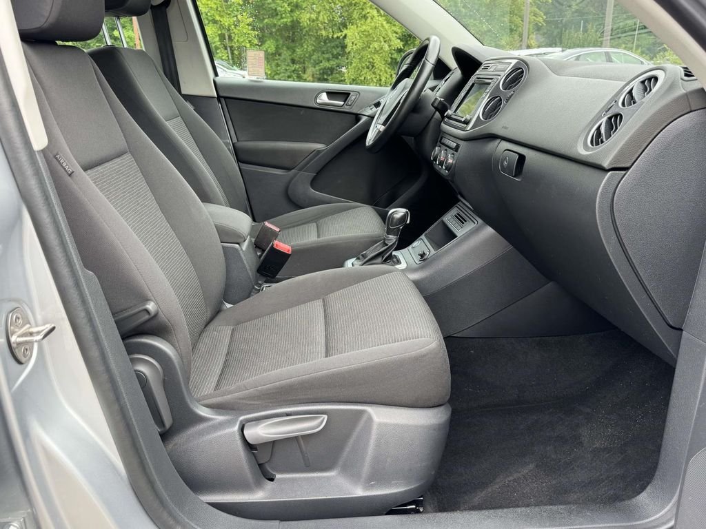 Used 2018 Silver Volkswagen 2.0T image 14