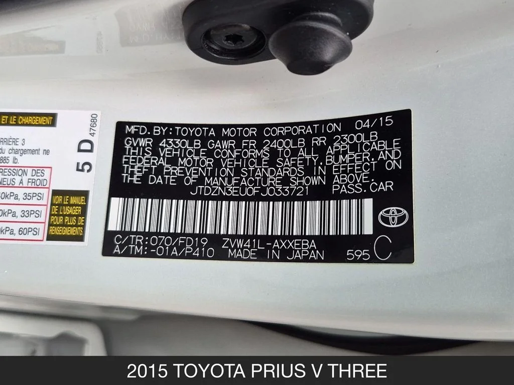 Used 2015 White Toyota Three image 25