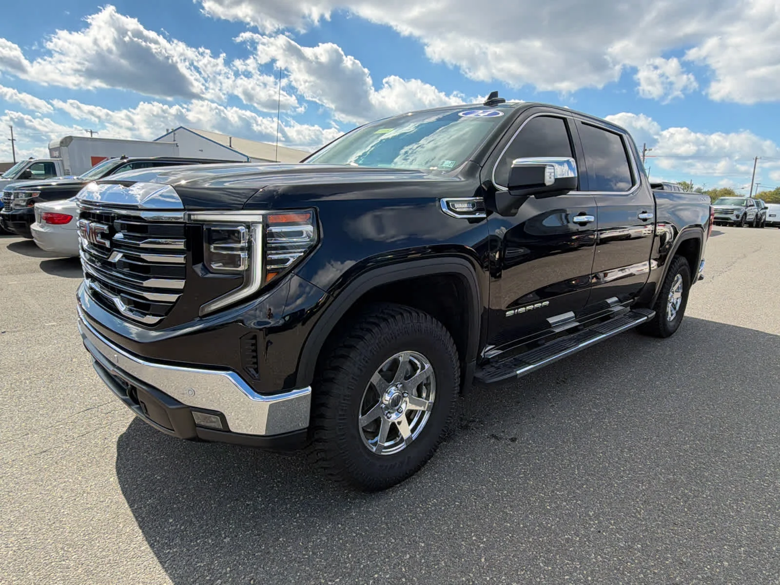 Used 2024 Onyx Black GMC SLT image 3