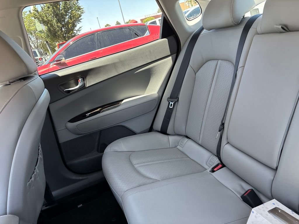 Used 2016 Silver Kia EX image 32