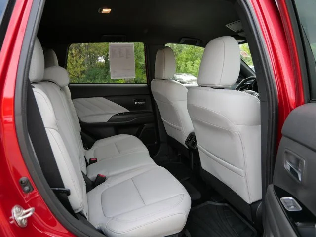 Certified Used 2022 Red Diamond Mitsubishi SEL image 9