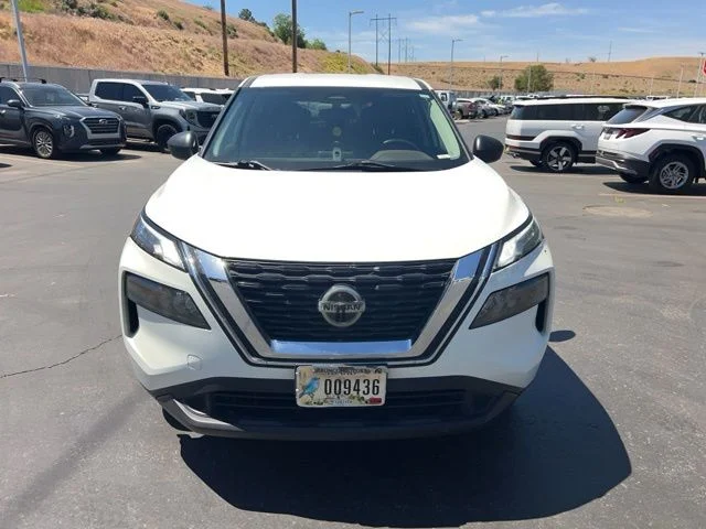 Used 2021 White Nissan S image 3