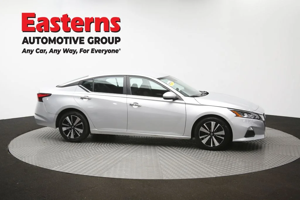 Used 2022 Silver Nissan 2.5 SV image 46
