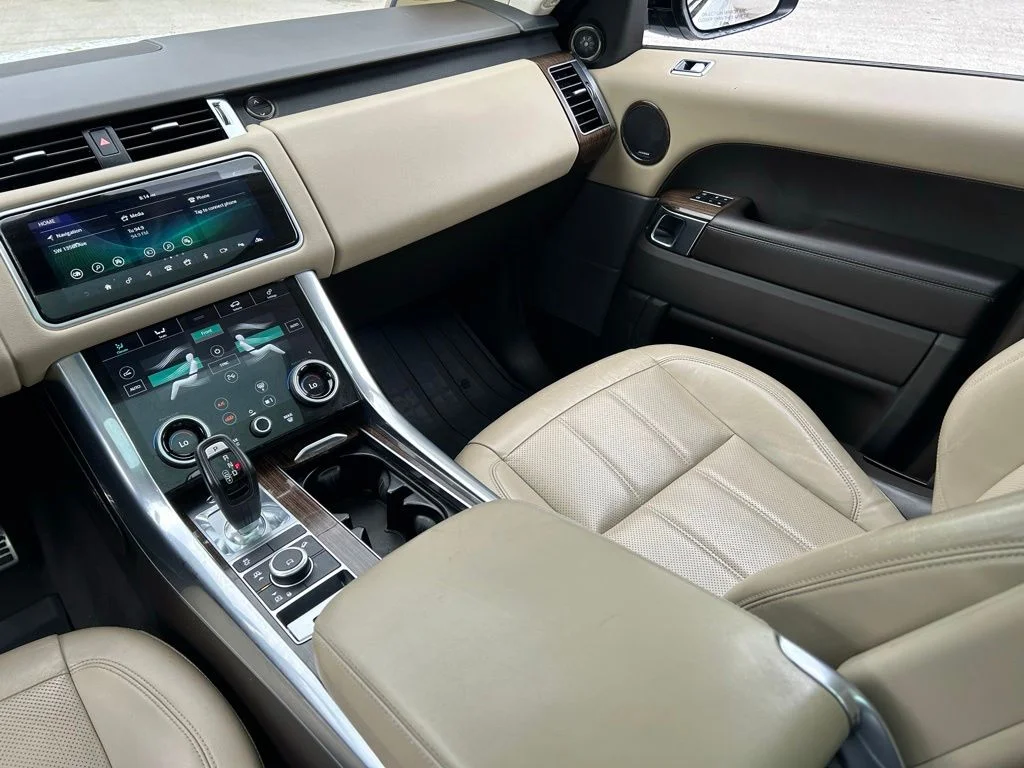 Used 2021 White Land Rover HSE Silver Edition image 11