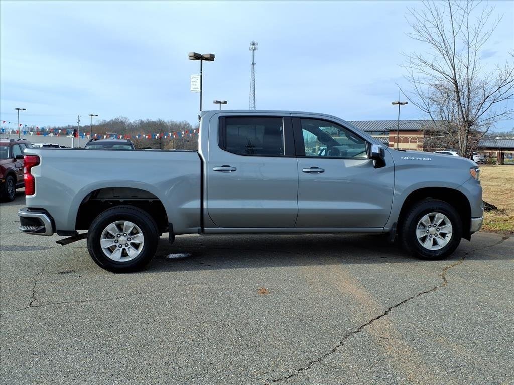 Used 2025 Sterling Gray Metallic Chevrolet LT image 19