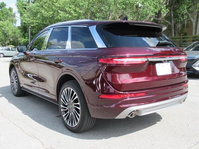 Used 2021 Red Lincoln Reserve image 4