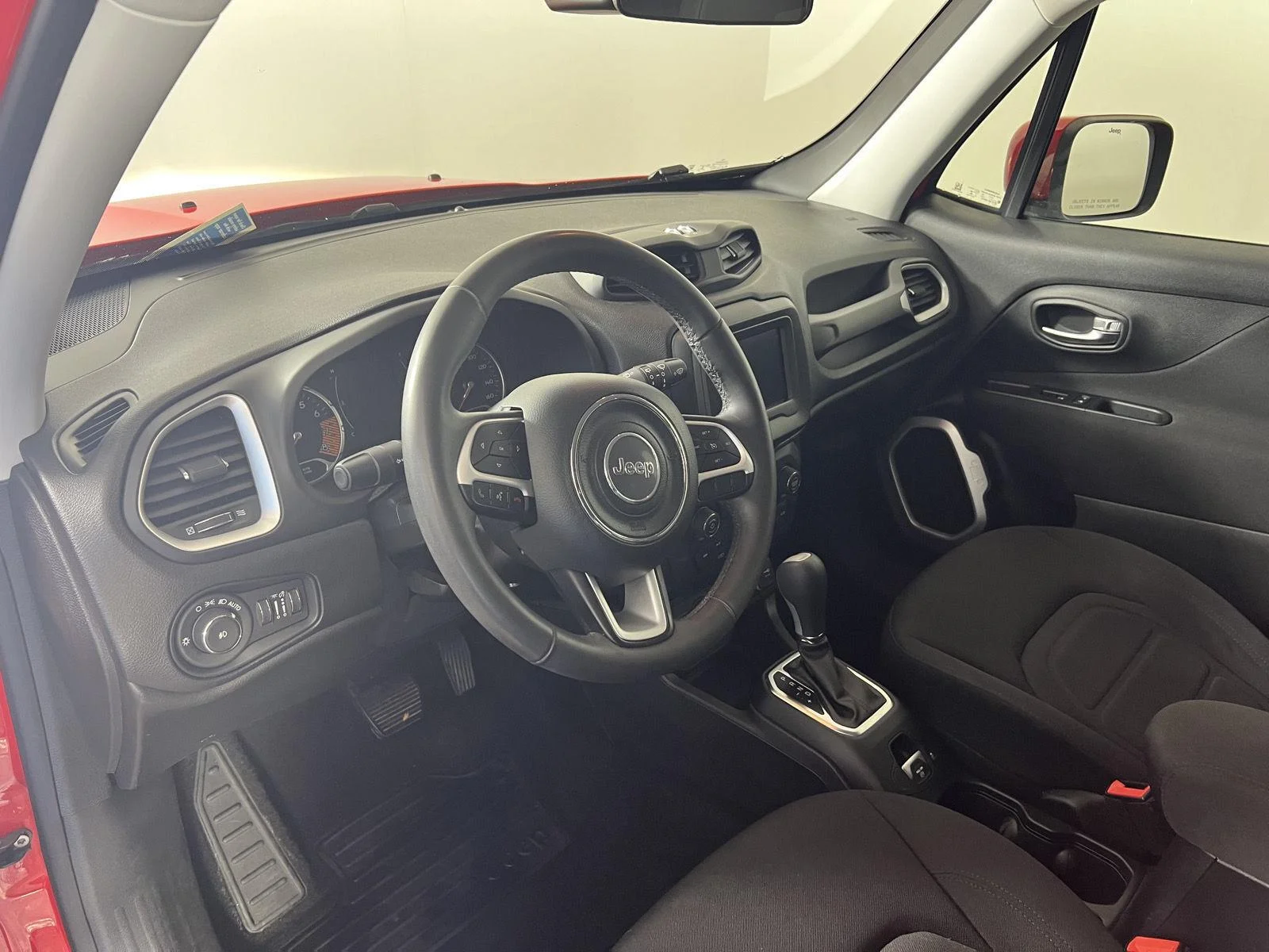 Used 2020 Colorado Red Clearcoat Jeep Latitude image 5