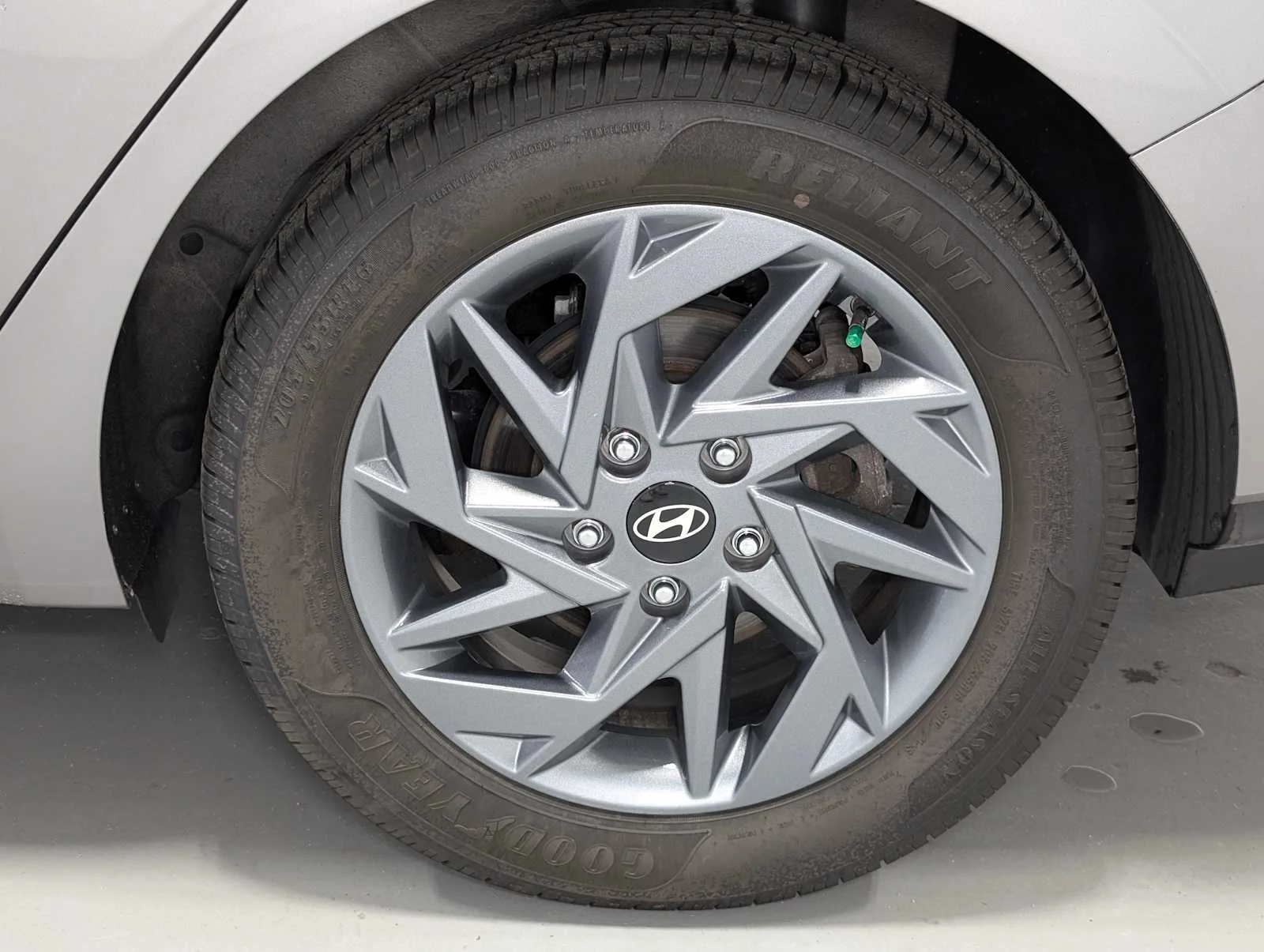 Used 2025 Fluid Metal Hyundai Blue image 3