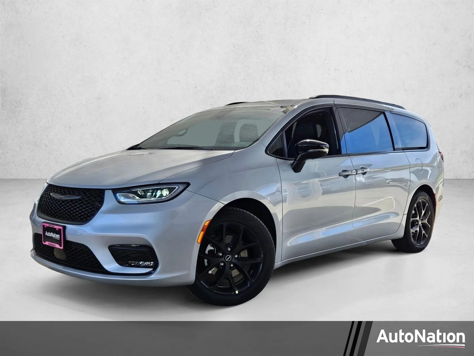 2026 Chrysler Pacifica Limited's photo