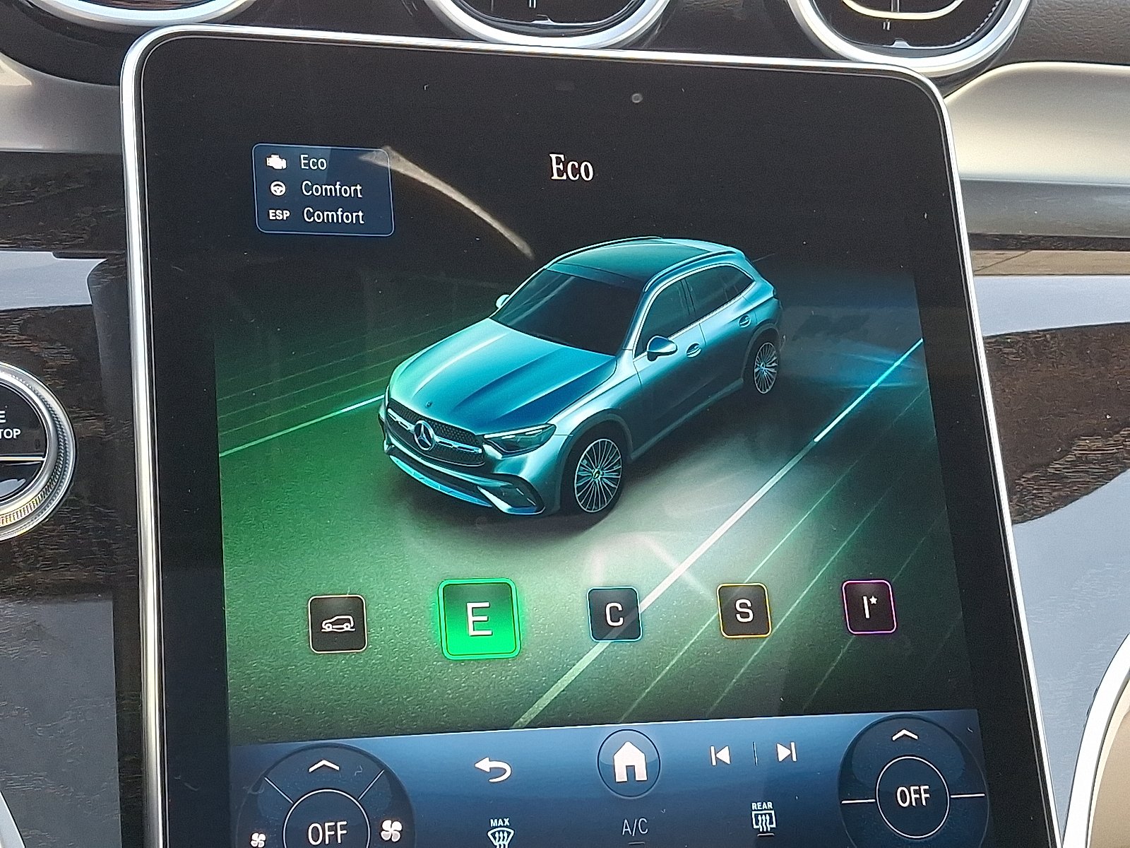 New 2026 Starling Blue Metallic Mercedes-Benz GLC 300 image 18