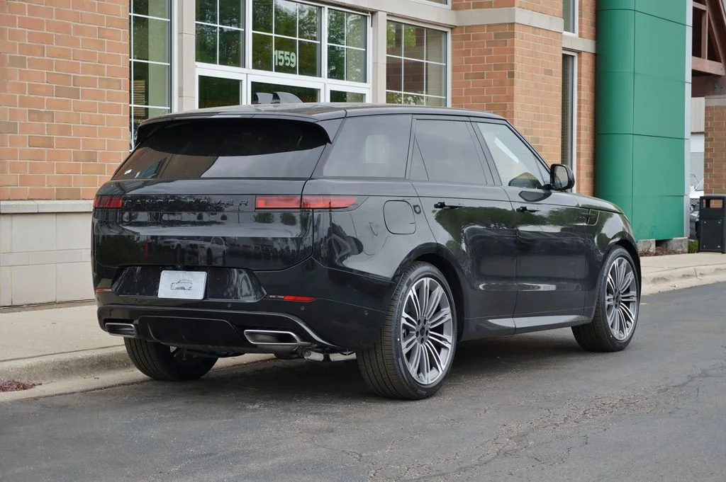 New 2026 Santorini Black Land Rover Dynamic SE image 6