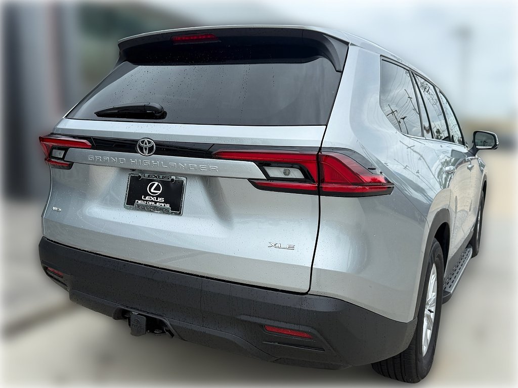 Used 2026 GRAY Toyota XLE image 9