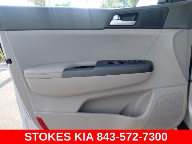 Used 2018 Silver Kia LX image 19