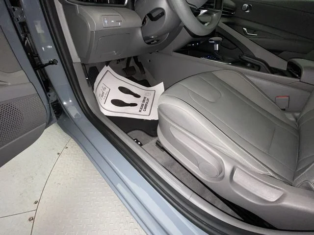 Used 2022 Gray Hyundai SEL image 12