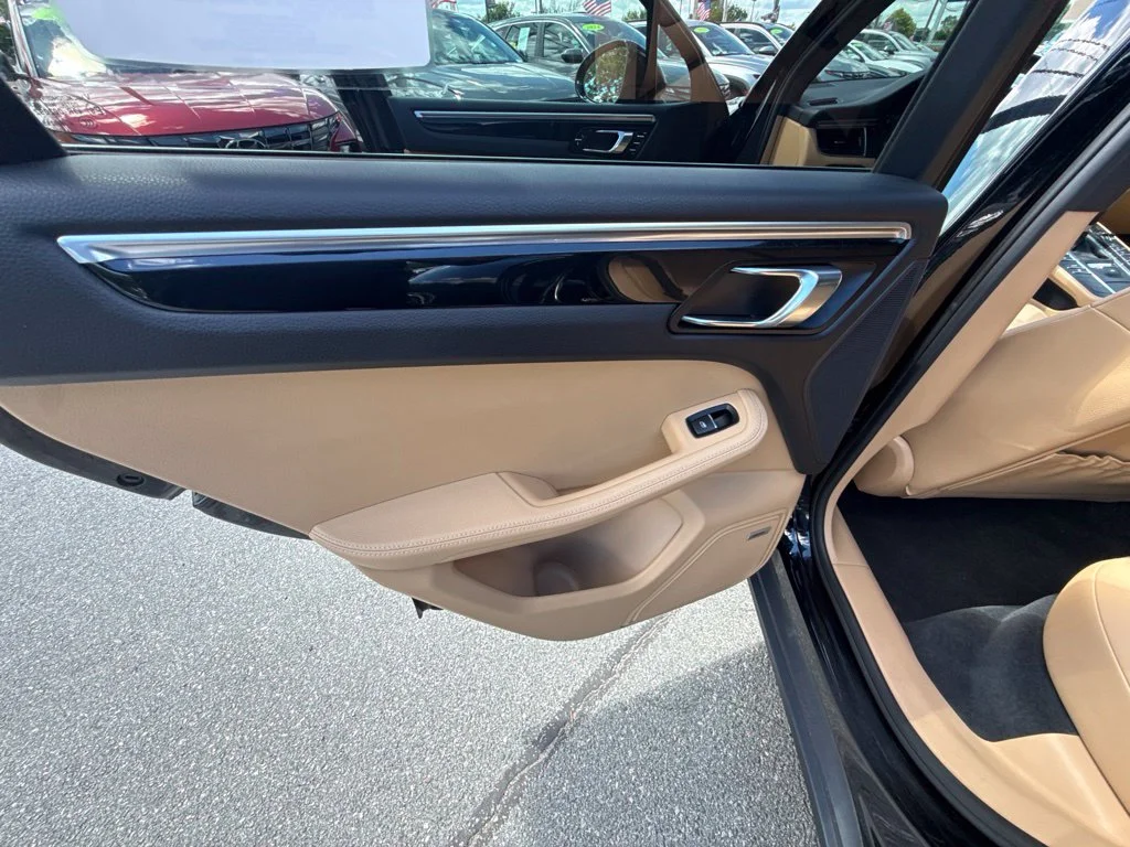 Used 2017 Black Porsche Base image 27
