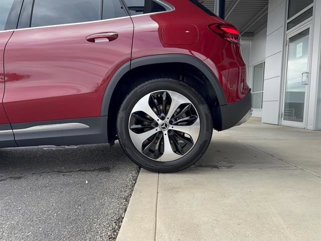 New 2026 MANUFAKTUR Patagonia Red Metallic Mercedes-Benz GLA 250 4MATIC® image 24