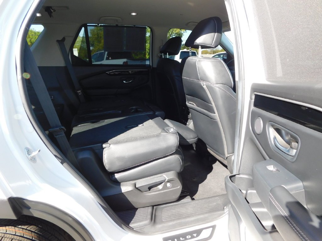 Certified Used 2025 Platinum White Pearl Honda AWD EX-L image 82