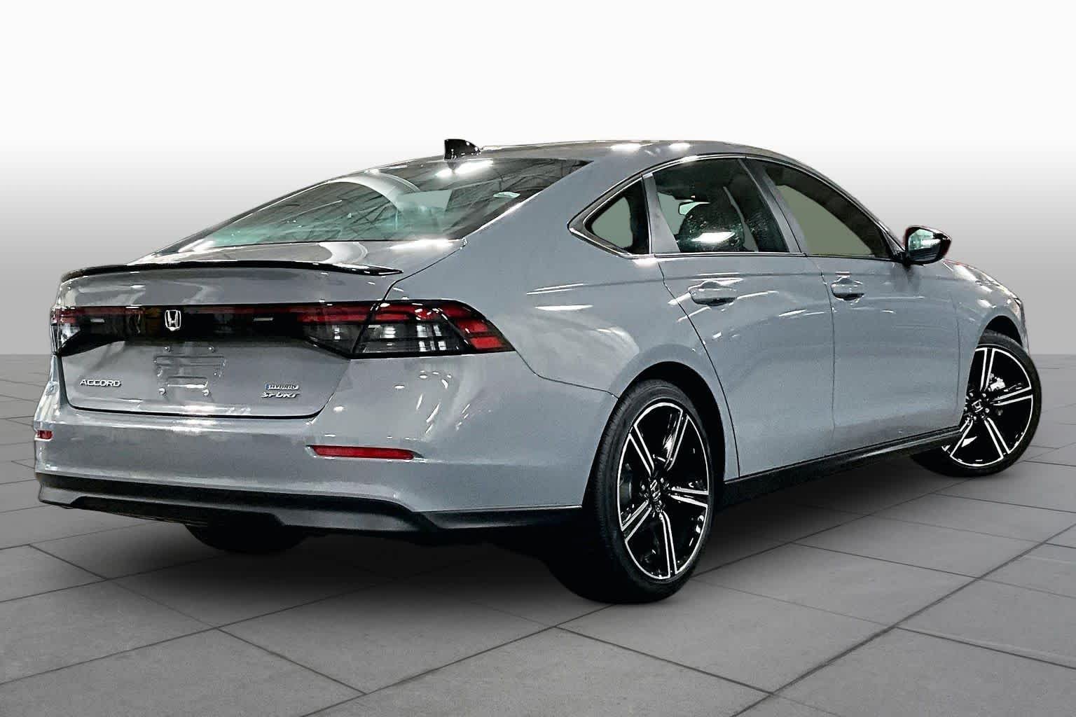 Used 2025 Urban Gray Pearl Honda Sport image 13