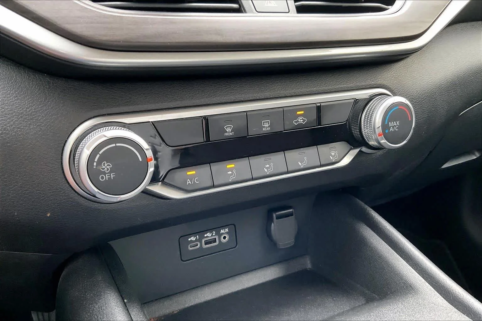 Used 2025 Scarlet Ember Nissan SV image 29