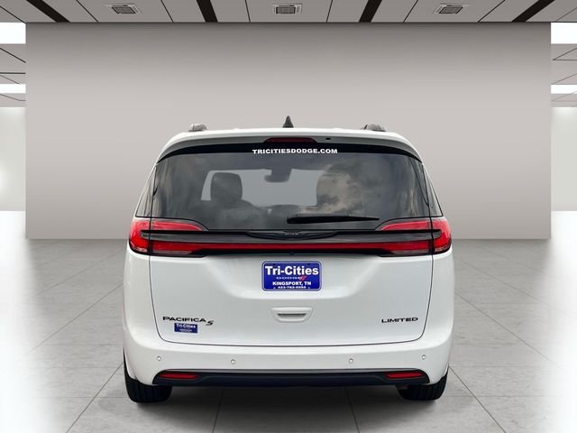 Used 2025 White Chrysler Limited image 4