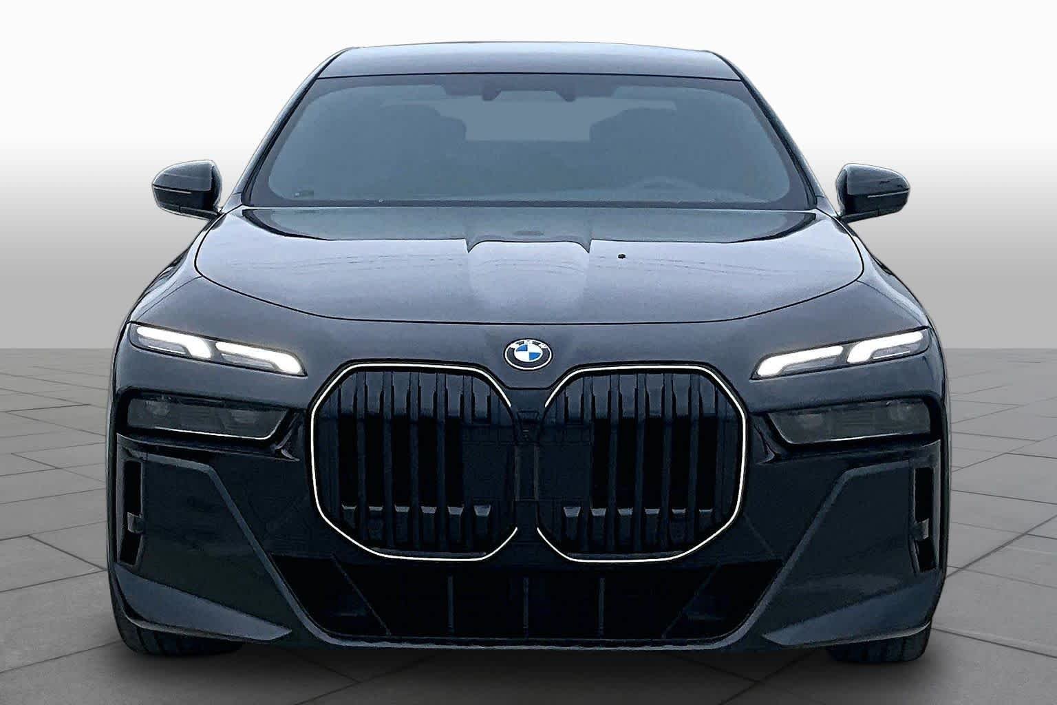 Used 2026 Black Sapphire Metallic BMW 760i xDrive image 3