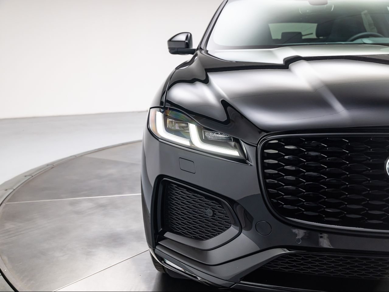 2026 Jaguar F-Pace R-Dynamic S - Photo 10