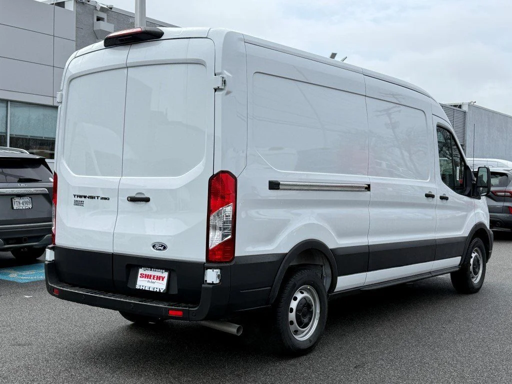 New 2026 Oxford White Ford Base image 3