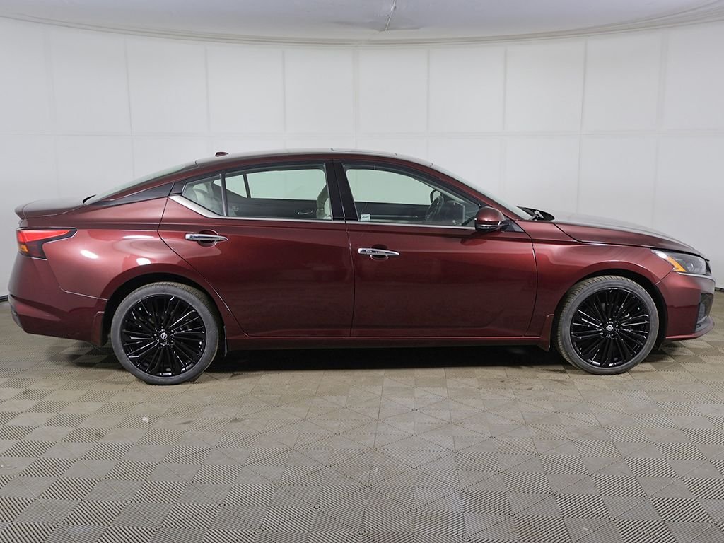 Used 2023 Red Nissan 2.5 SL image 15